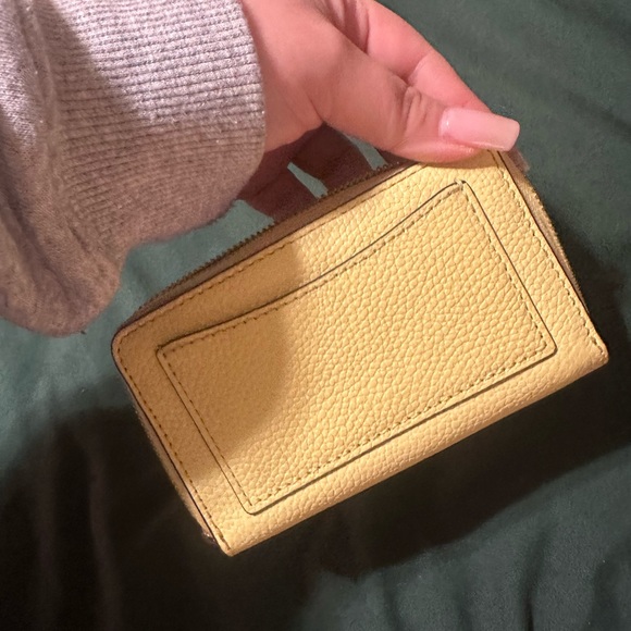 Yellow leather Michael Kors wallet - Picture 2 of 3
